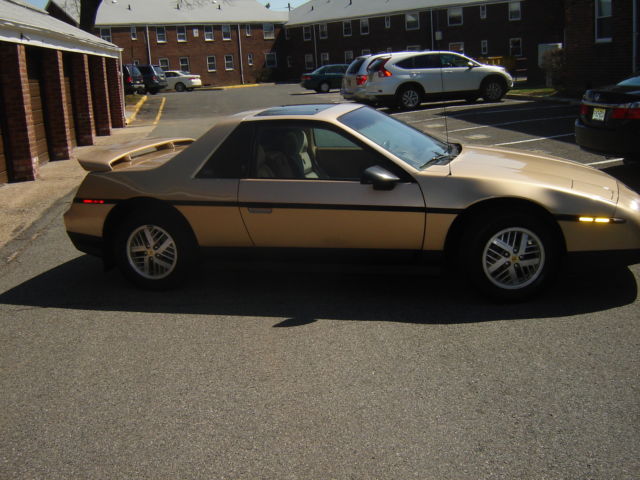 1986 Pontiac Fiero SE - photo 11