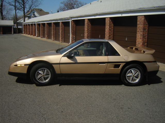 1986 Pontiac Fiero SE - photo 12