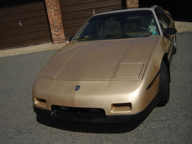 1986 Pontiac Fiero SE - photo 4