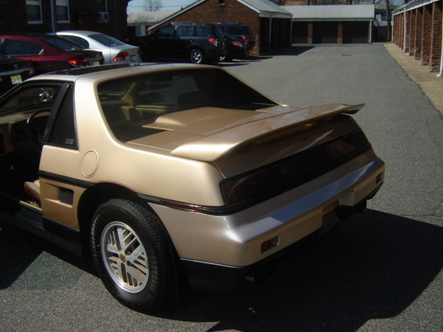 1986 Pontiac Fiero SE - photo 6