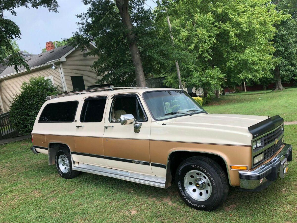 Nice! 1991 Chevrolet R1500 Suburban - Excellent condition throughout 1991 Chevrolet Suburban