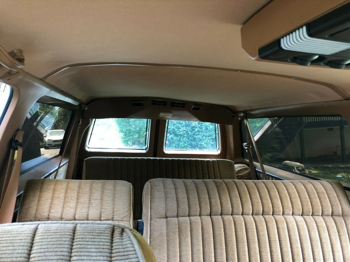 1991 Chevrolet Suburban - photo 13