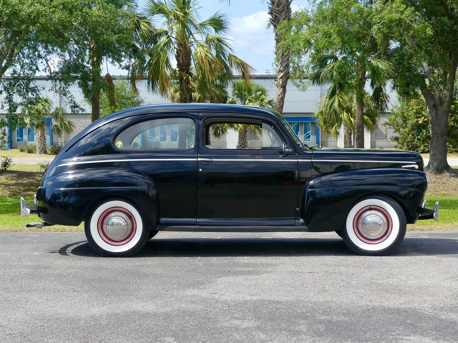 1941 Ford Tudor Deluxe - photo 3