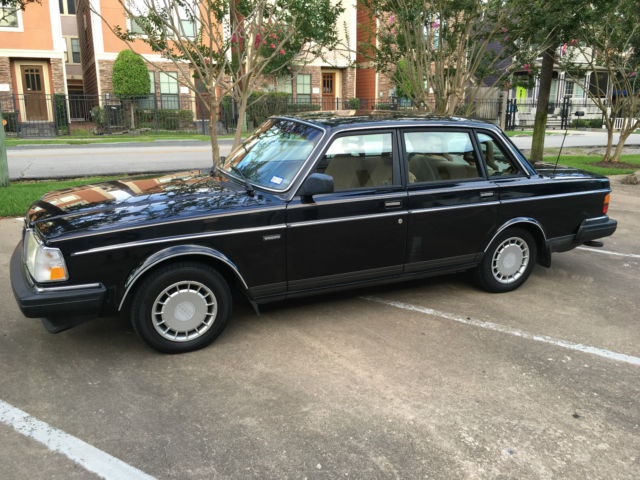 NICE CLEAN CAR - LOW MILES - NO ACCIDENTS - NO RUST 1990 Volvo 240