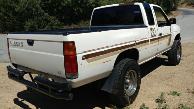 1986 Nissan Other Pickups 4x4 King Cab XE - photo 4