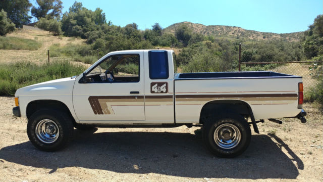 1986 Nissan Other Pickups 4x4 King Cab XE - photo 5