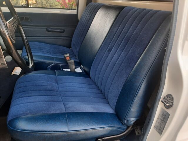 1982 Toyota Deluxe 4x4 Pickup Truck - photo 8
