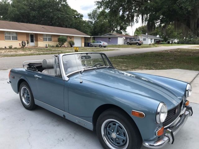 NICE CONVERTIBLE 1973 MG Midget