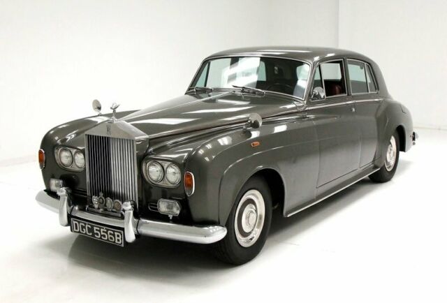 Nice No Rust Exterior Upgraded 6.2 Liter V8 Red Leather/Wilton Carpet/Burl Wood 1965 Rolls-Royce Silver Cloud III