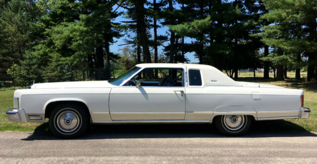 1977 Lincoln Continental Town Coupe - photo 2