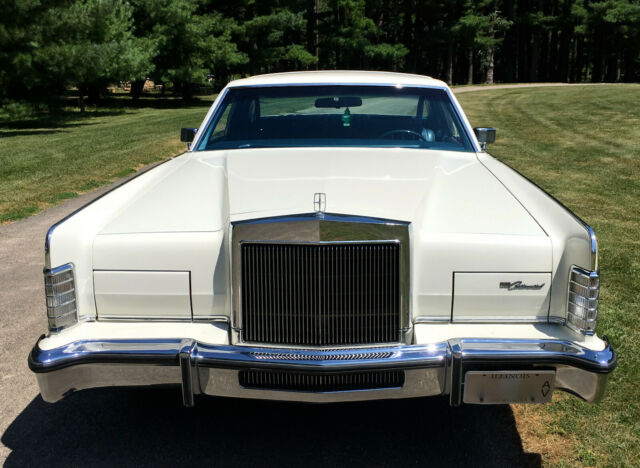 1977 Lincoln Continental Town Coupe - photo 3