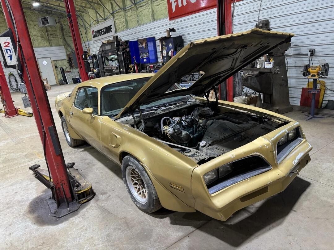 1978 Pontiac Firebird black interior - photo 10
