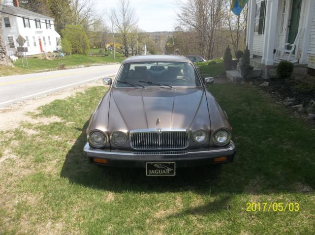 Nice Solid 1986 Jaguar XJ6 VDP 1986 Jaguar XJ6 Burled Walnut interior trim