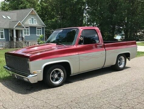 Nice Square Body SHORTBED C10 - Tubbed and Lowered - 350 Chevy Motor 1982 Chevrolet C-10 Short Bed