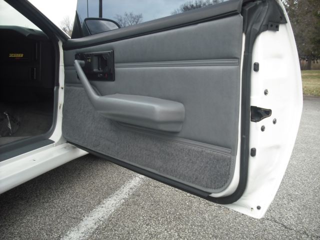 1992 Chevrolet Camaro - photo 10