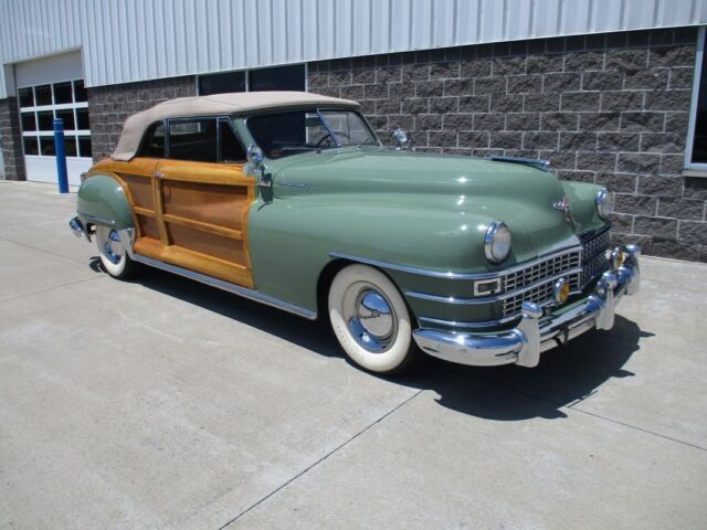 1947 Chrysler Town & Country Convertible - photo 3