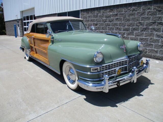 1947 Chrysler Town & Country Convertible - photo 4
