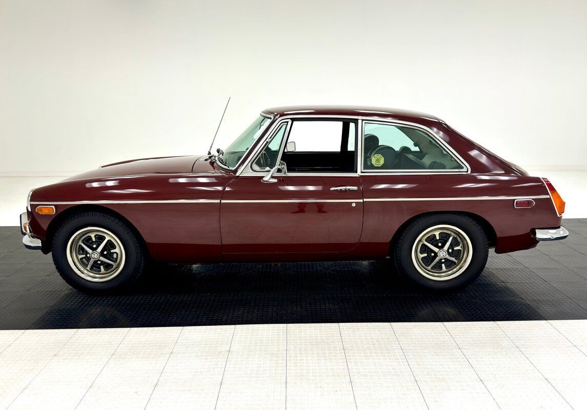 1973 MG MGB GT - photo 2