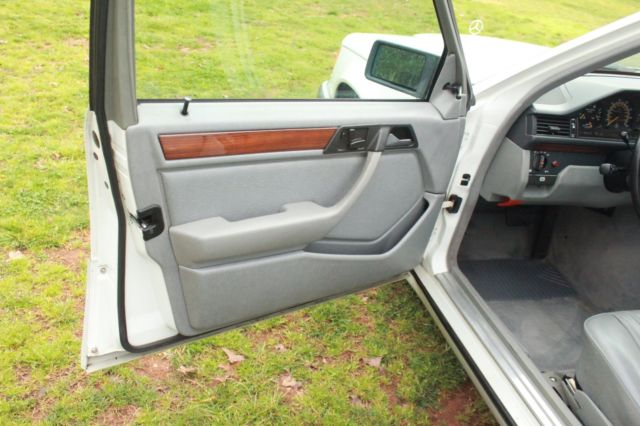1990 Mercedes-Benz 300-Series - photo 9