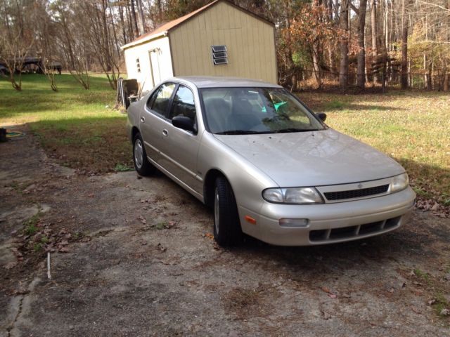 NISSAN ALTIMA GXE 1N4BU31F1PC148304 1993 Nissan Altima
