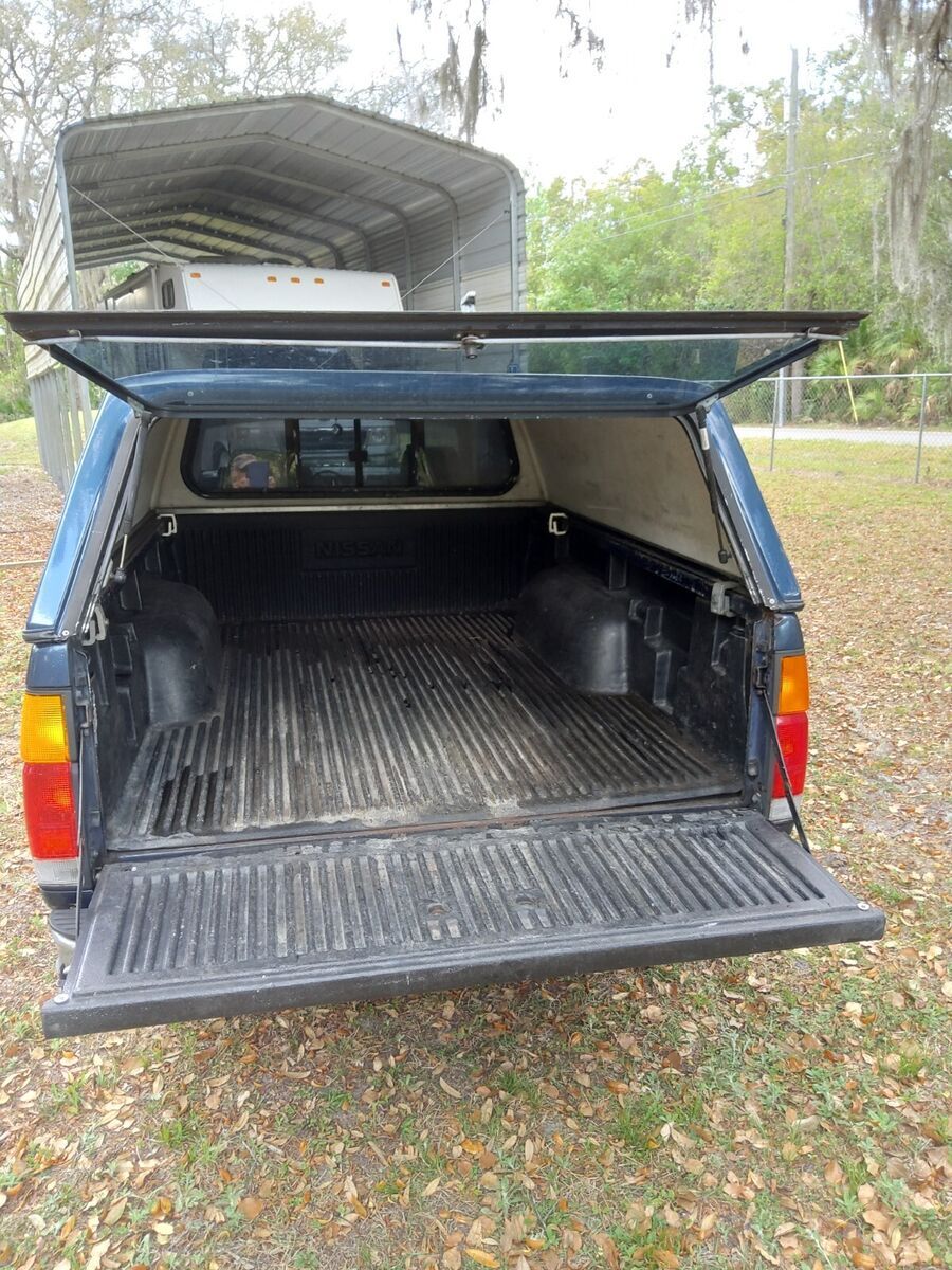 1989 Nissan Frontier Leer Snug Topper Included with truck. - photo 10