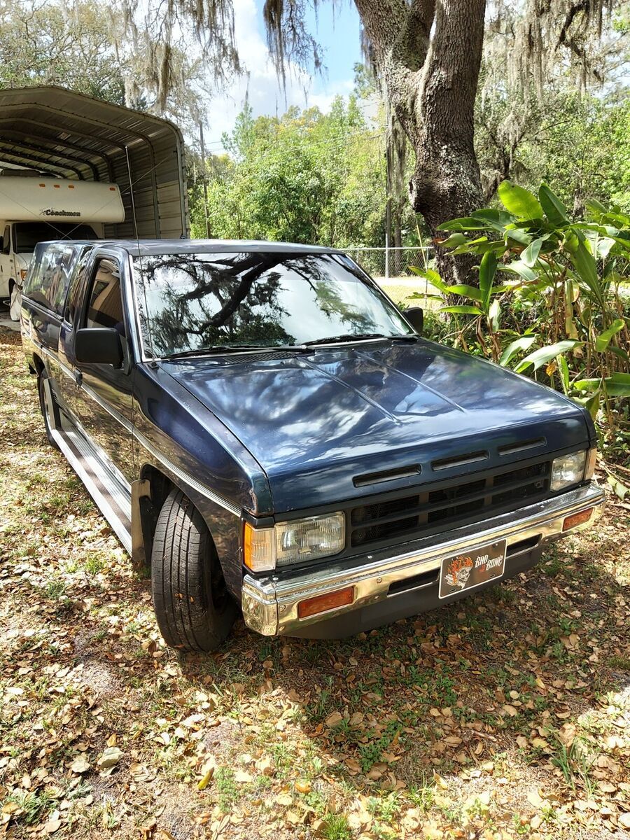 1989 Nissan Frontier Leer Snug Topper Included with truck. - photo 3