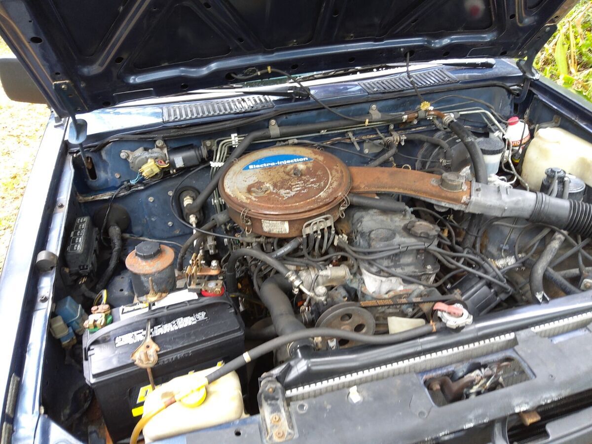 1989 Nissan Frontier Leer Snug Topper Included with truck. - photo 6