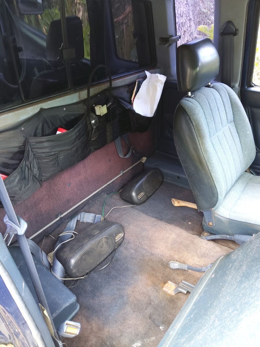 1989 Nissan Frontier Leer Snug Topper Included with truck. - photo 7