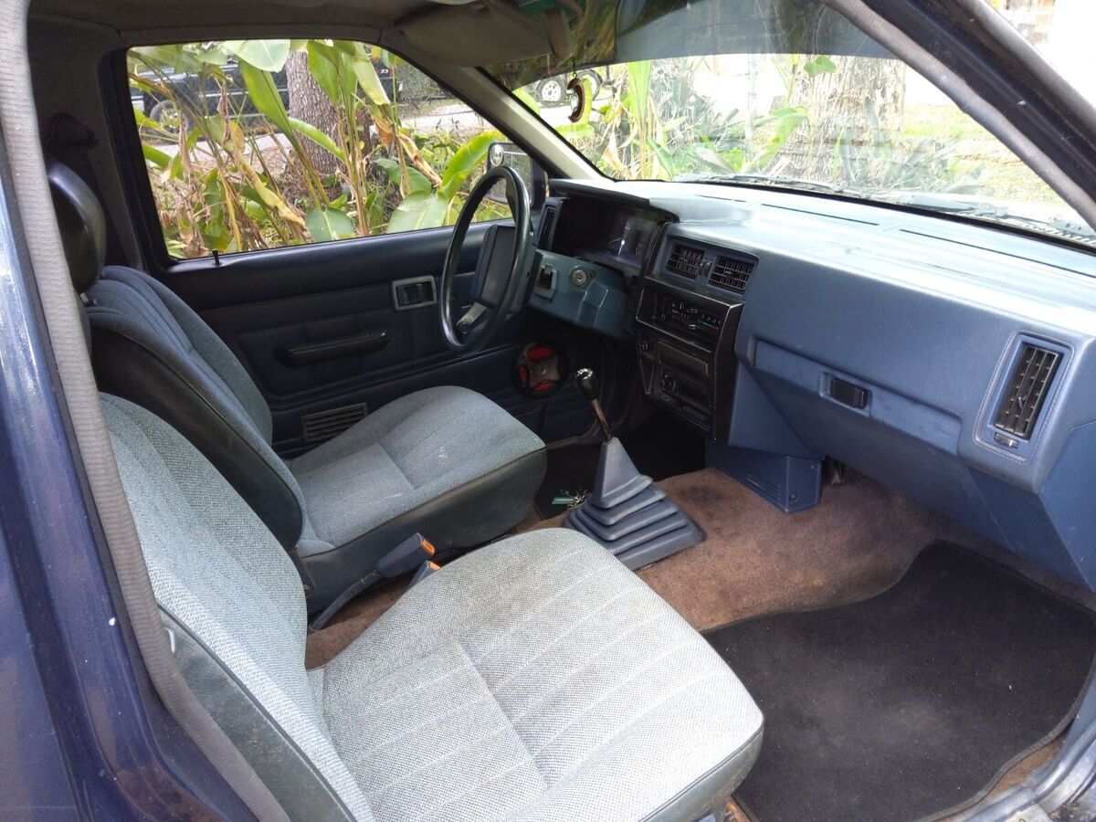 1989 Nissan Frontier Leer Snug Topper Included with truck. - photo 8