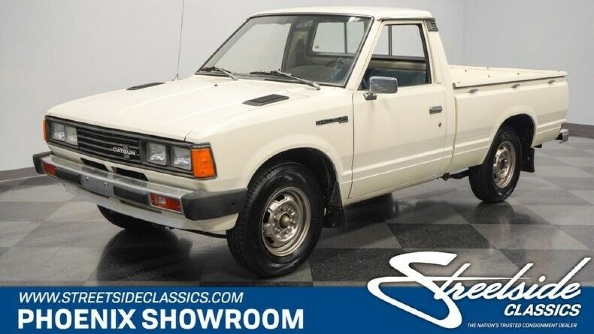 Nissan L4 Manual Classic Vintage Collector White Blue Original Match 1982 Datsun 720