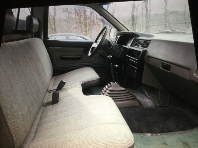 1986 Nissan Other Pickups - photo 2
