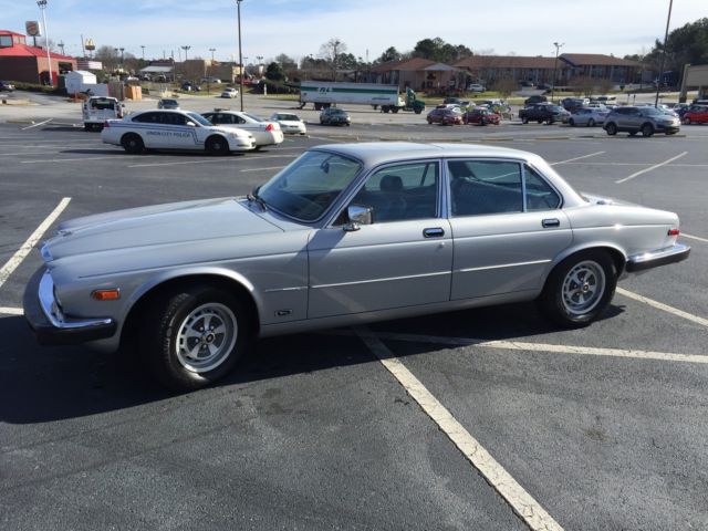 1985 Jaguar XJ6 - photo 2
