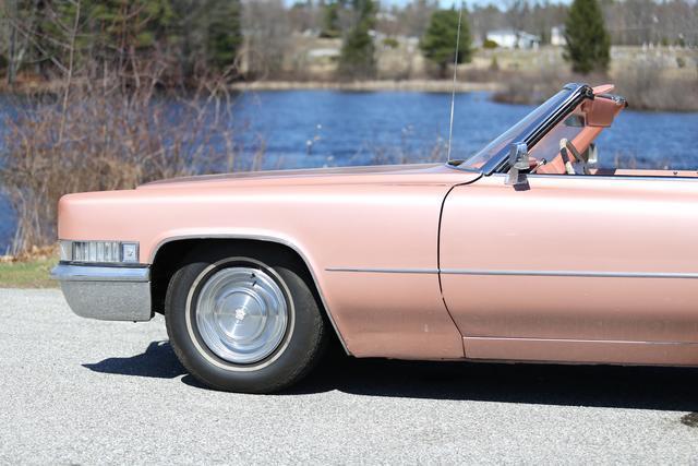 1969 Cadillac DeVille two tone leather pink and white - photo 6