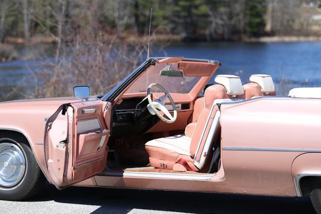 1969 Cadillac DeVille two tone leather pink and white - photo 8