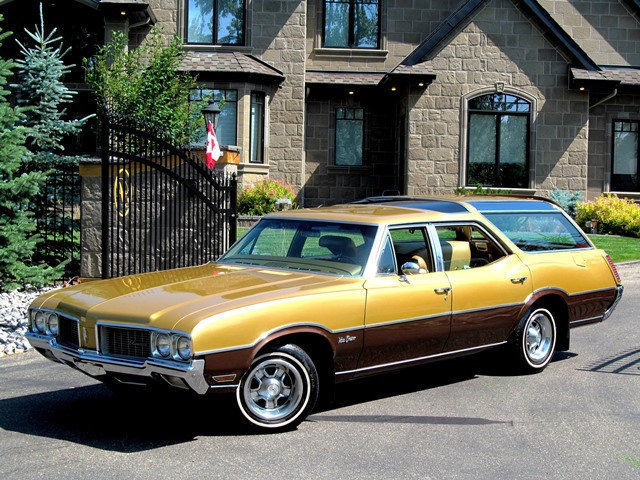 NO RESERVE 1970 OLDSMOBILE VISTA CRUISER 1 OWNER FROME NEW 12700 ACTUAL MILES 1970 Oldsmobile VISTA CRUISER NO RESERVE
