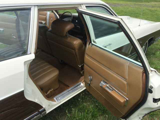 1972 Chrysler Town & Country - photo 11
