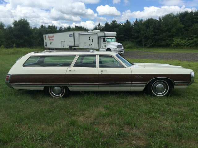 1972 Chrysler Town & Country - photo 4