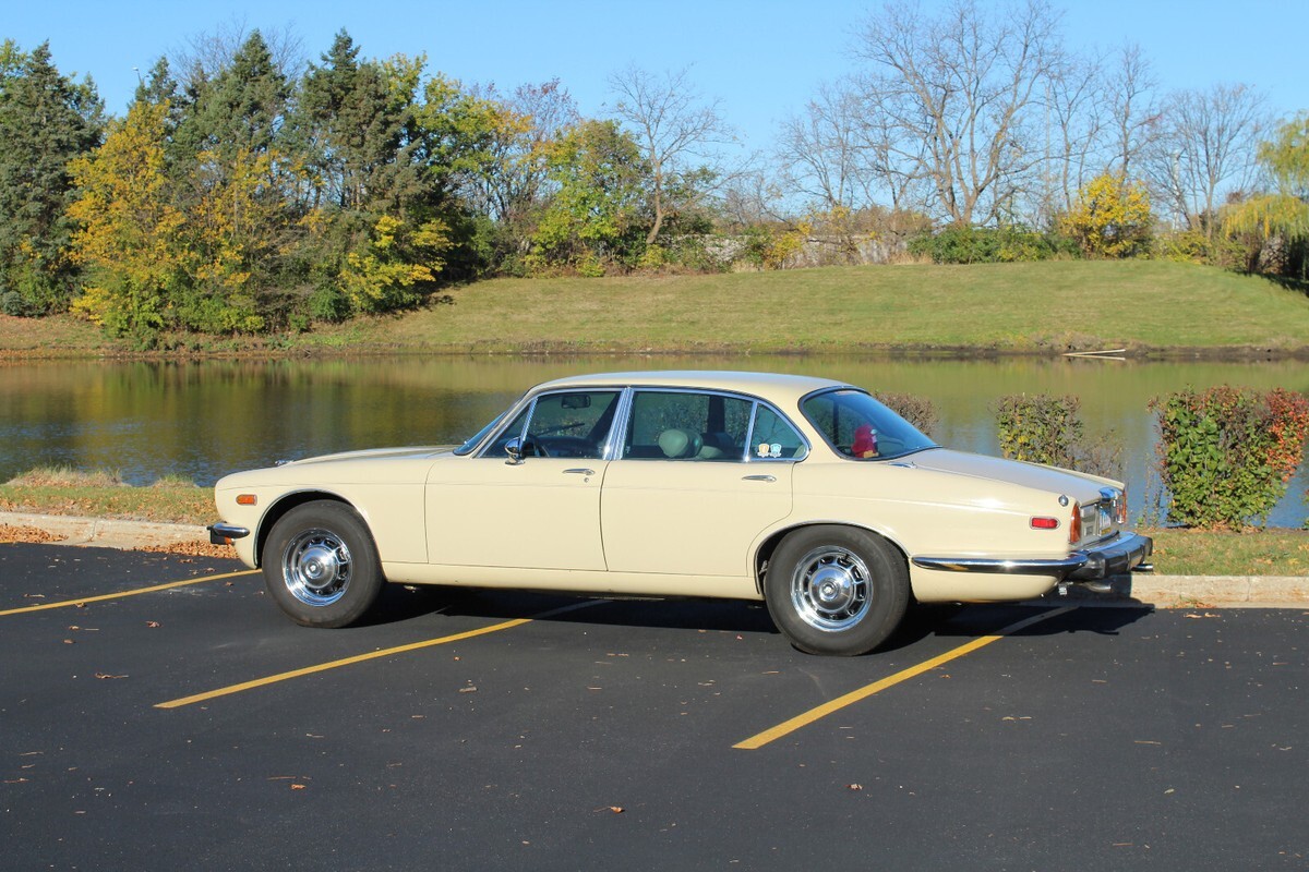 1974 Jaguar XJ - photo 2
