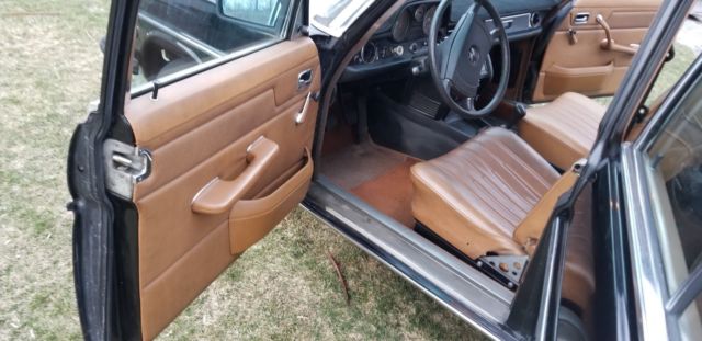 1975 Mercedes-Benz 200-Series Base 240D 4 speed 4 cylinder diesel sedan - photo 11