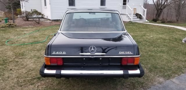 1975 Mercedes-Benz 200-Series Base 240D 4 speed 4 cylinder diesel sedan - photo 5