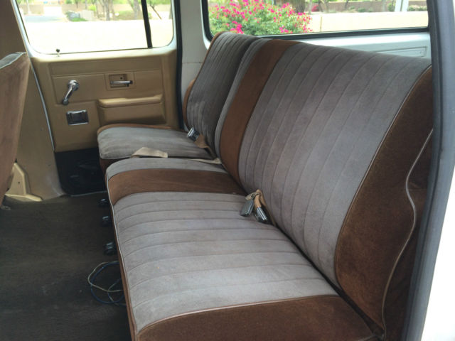 1986 Chevrolet Suburban Scottsdale Sport Utility 4-Door - photo 13