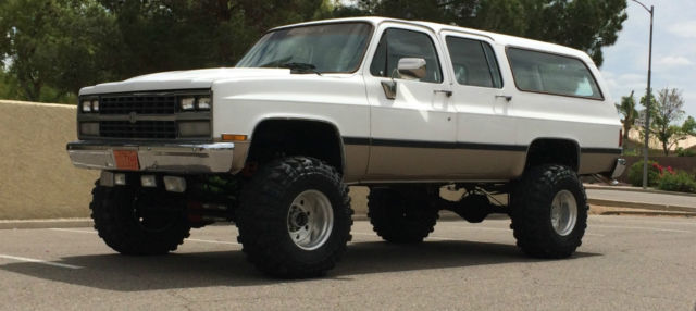 1986 Chevrolet Suburban Scottsdale Sport Utility 4-Door - photo 2