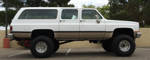 1986 Chevrolet Suburban Scottsdale Sport Utility 4-Door - photo 3