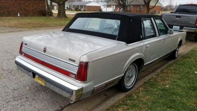 1989 Lincoln Town Car Signature - photo 5