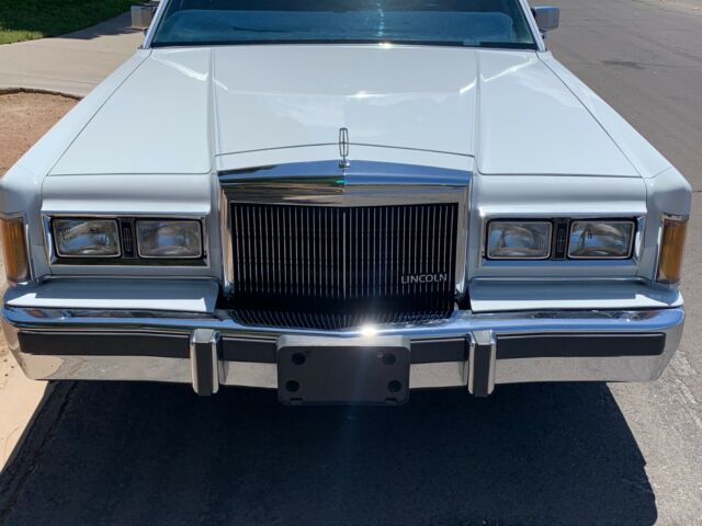 1989 Lincoln Town Car TOWNCAR - photo 3