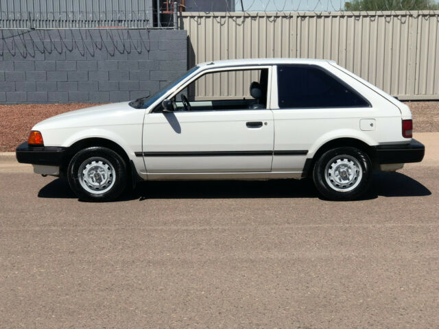 1989 Mazda 323 Hatchback Base - photo 2