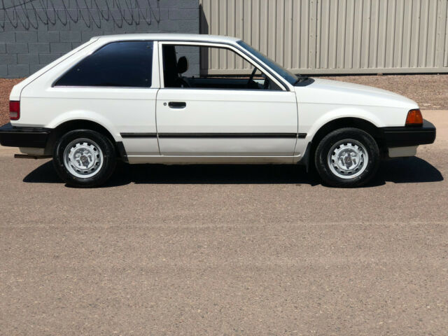 1989 Mazda 323 Hatchback Base - photo 5