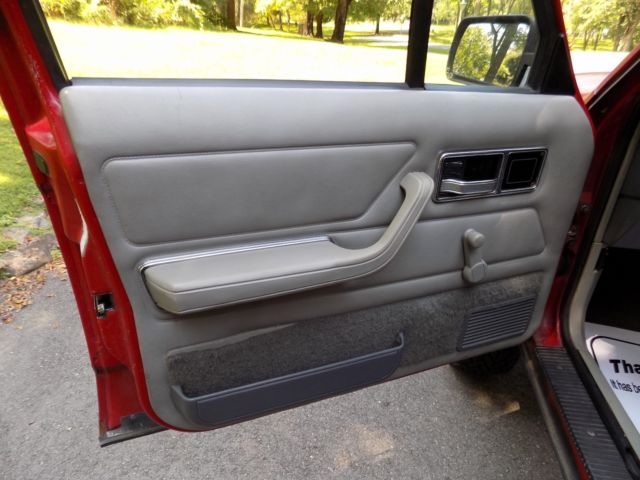 1990 Jeep Cherokee Pioneer 4-Door SUV - photo 13