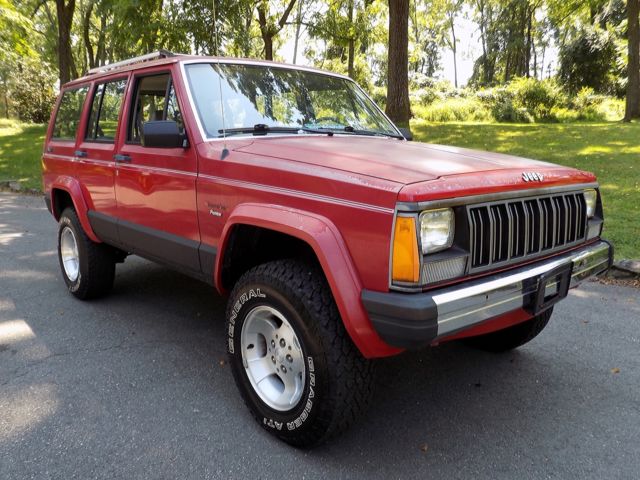 1990 Jeep Cherokee Pioneer 4-Door SUV - photo 2
