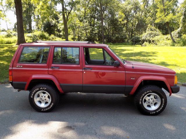 1990 Jeep Cherokee Pioneer 4-Door SUV - photo 3
